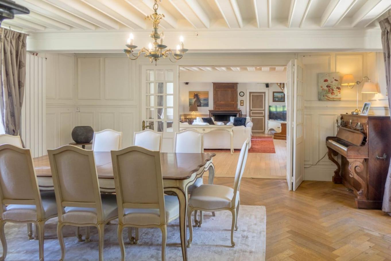 Maison Chaleureuse De 4 A 12 Personnes Neuville-aux-Bois Esterno foto