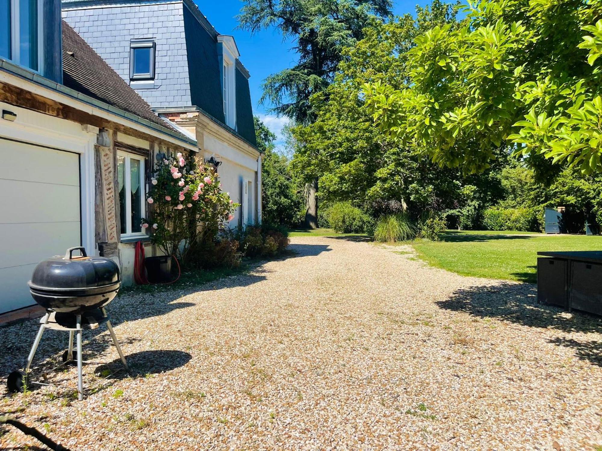 Maison Chaleureuse De 4 A 12 Personnes Neuville-aux-Bois Esterno foto