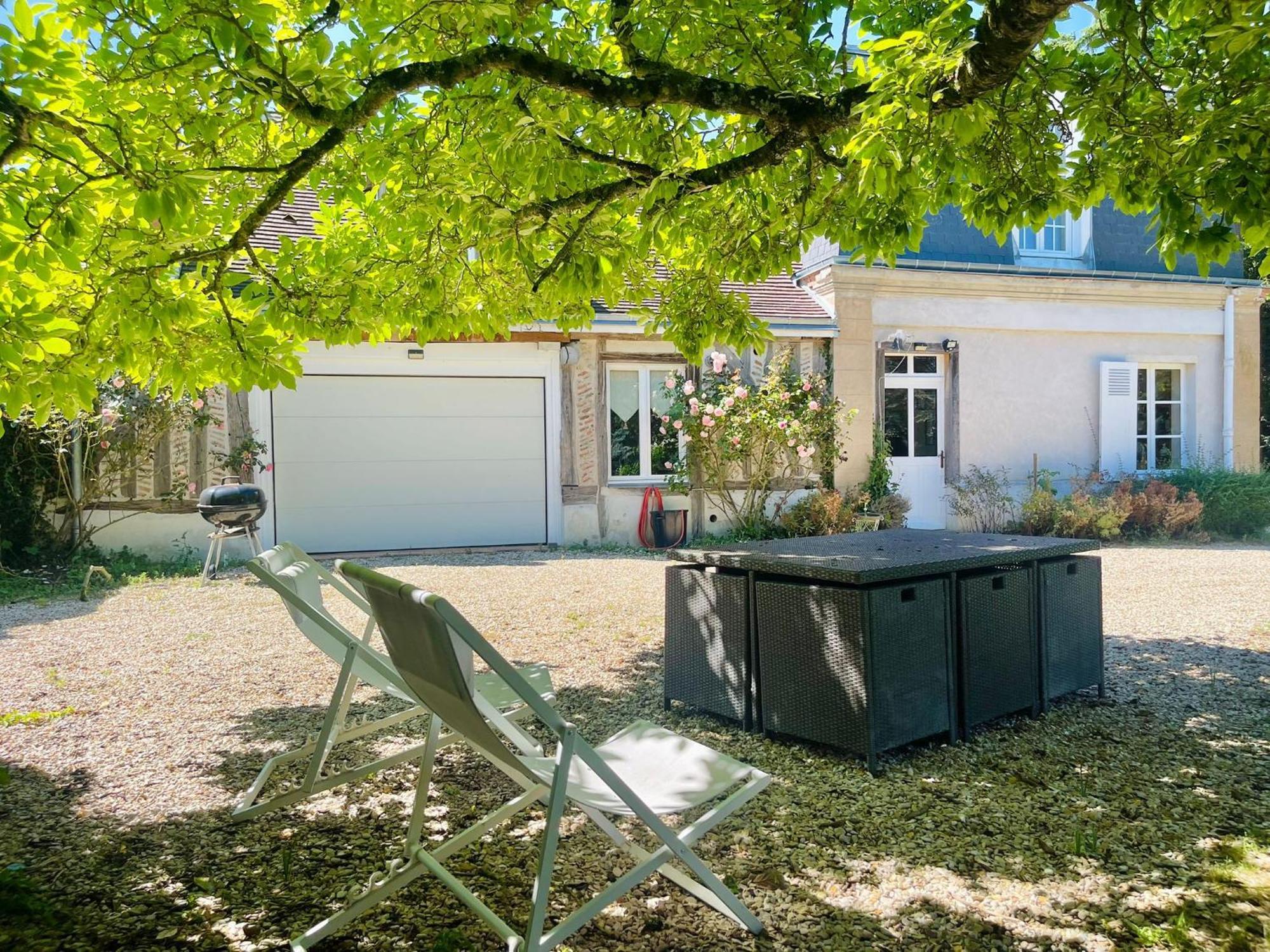 Maison Chaleureuse De 4 A 12 Personnes Neuville-aux-Bois Esterno foto