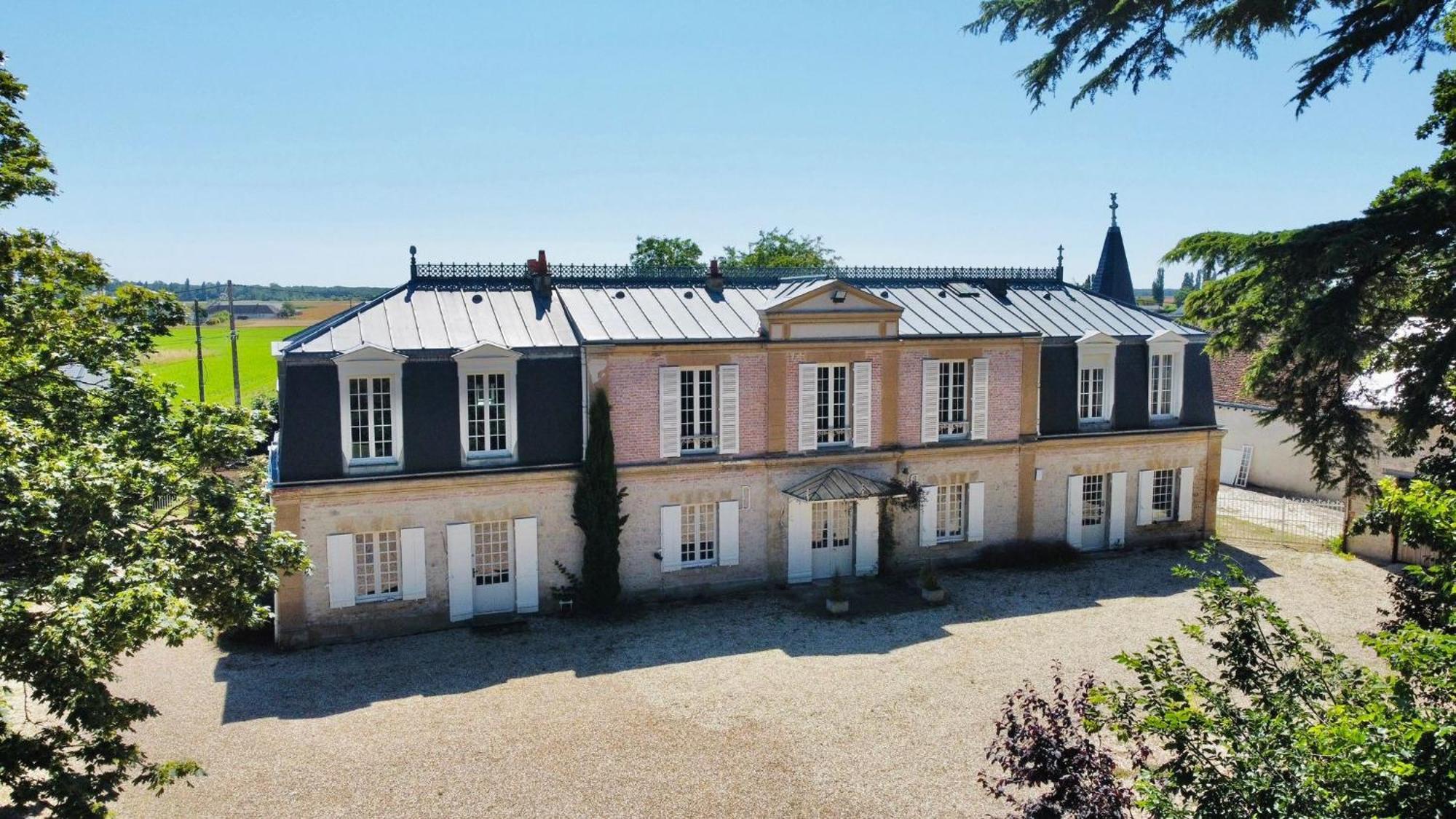 Maison Chaleureuse De 4 A 12 Personnes Neuville-aux-Bois Esterno foto